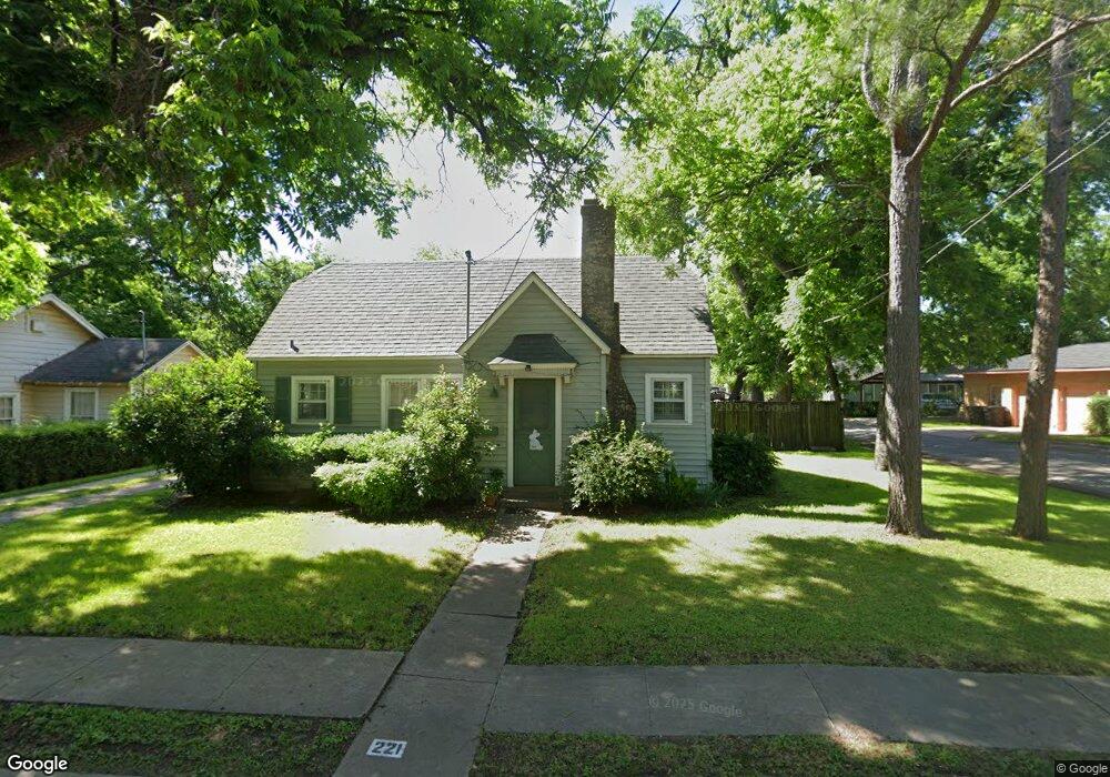 221 W Willingham St, Cleburne, TX 76033 - photo 1