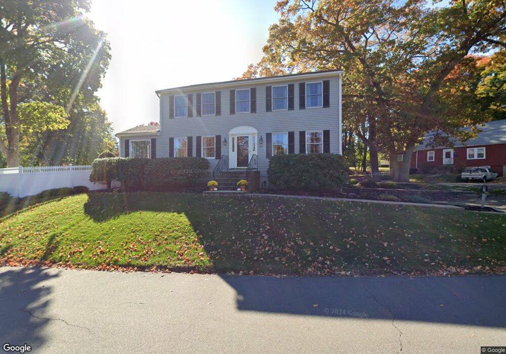 82 Robin Hood Rd, Stoneham, MA 02180 - photo 1