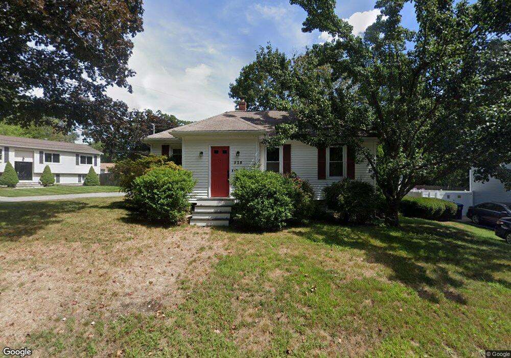 528 Commonwealth Ave, Warwick, RI 02886 - photo 1