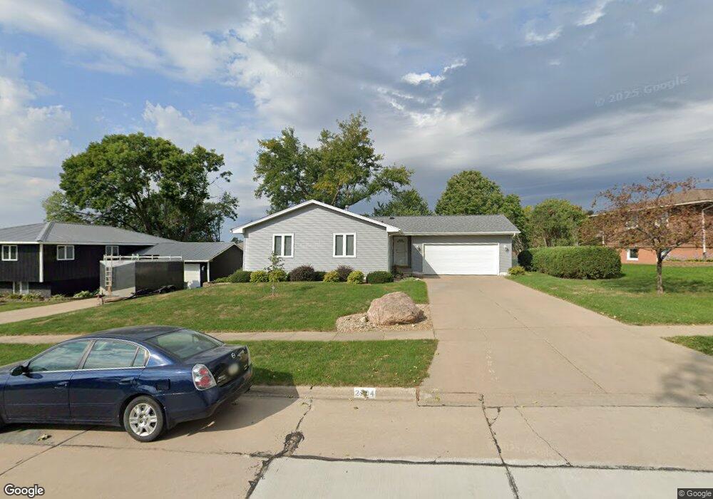 2704 29th St SW, Cedar Rapids, IA 52404 - photo 1