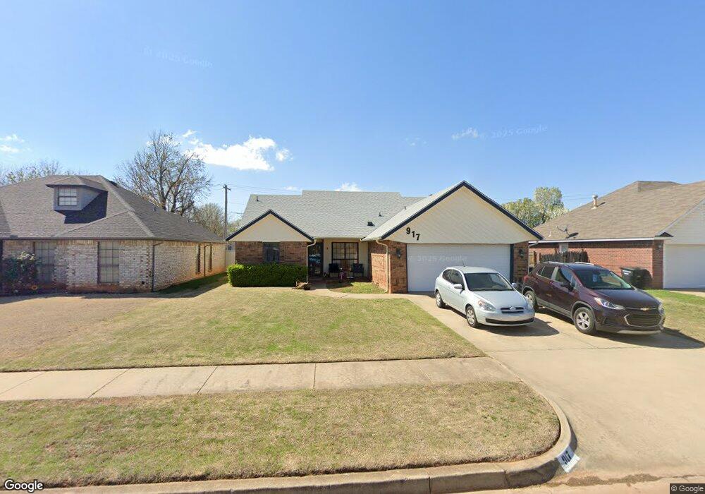 917 N Avery Dr, Moore, OK 73160 - photo 1