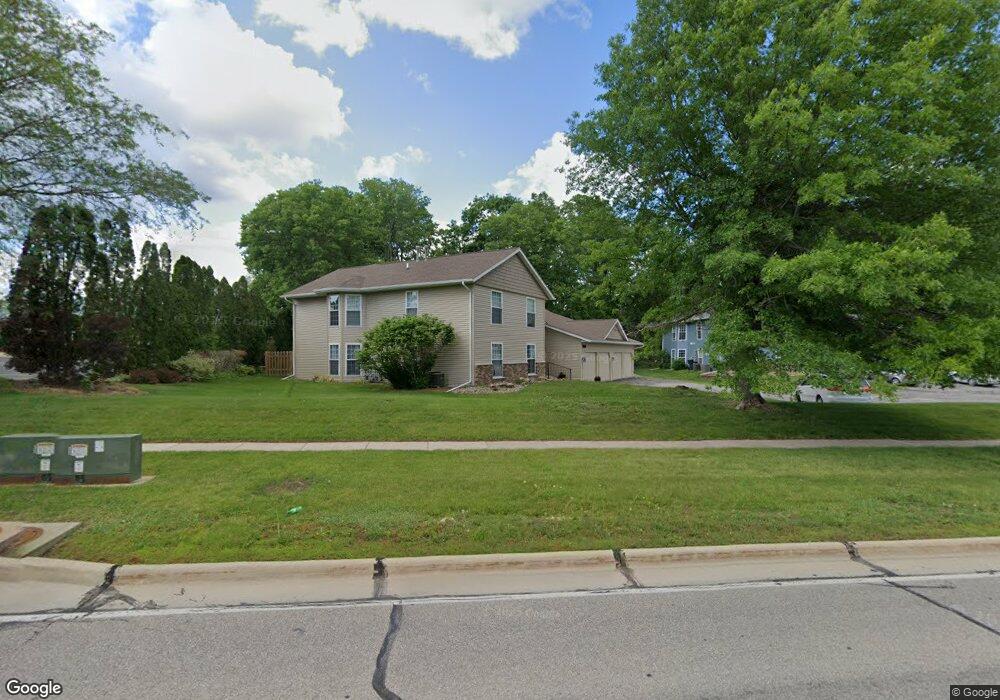 3900 Glass Rd NE, Cedar Rapids, IA 52402 - photo 1