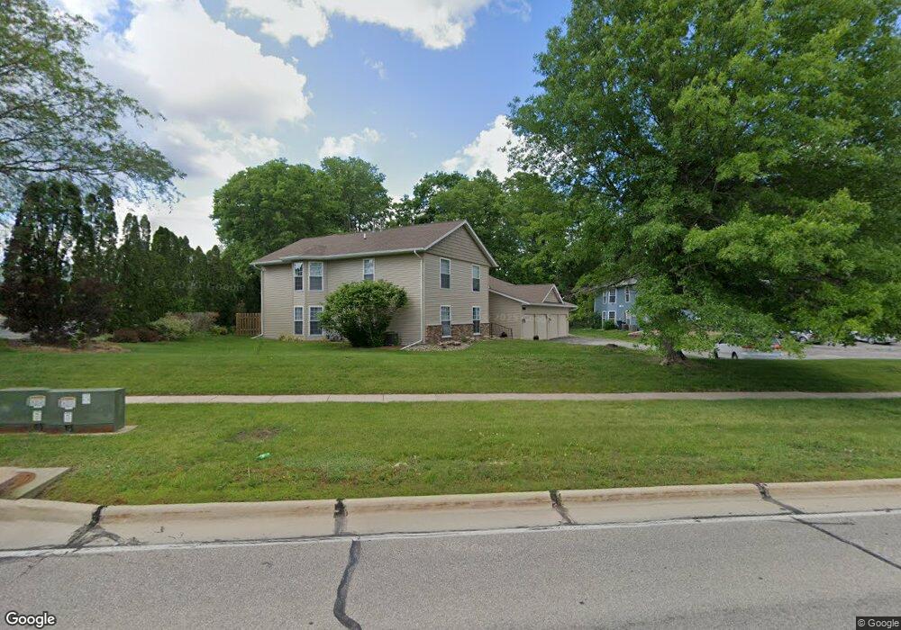 3900 Glass Rd NE unit B, Cedar Rapids, IA 52402 - photo 1