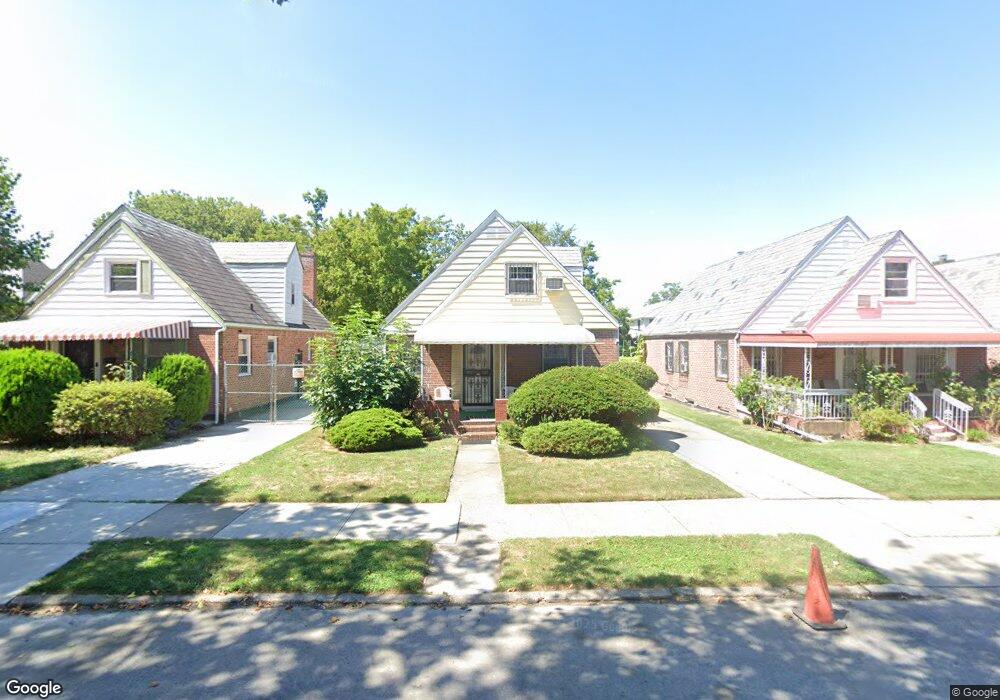 7618 172nd St, Fresh Meadows, NY 11366 - photo 1