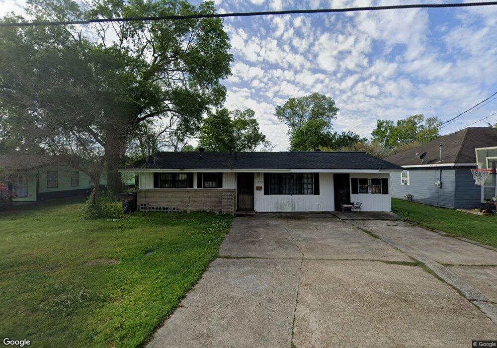 1300 Clover Dr, Lake Charles, LA 70607 - photo 1