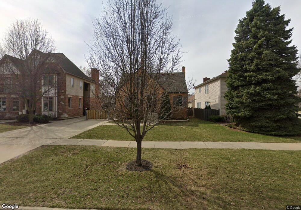 884 S Spring Rd, Elmhurst, IL 60126 - photo 1
