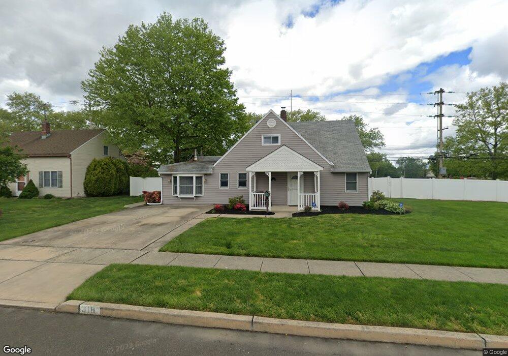 318 Appletree Dr, Levittown, PA 19055 - photo 1