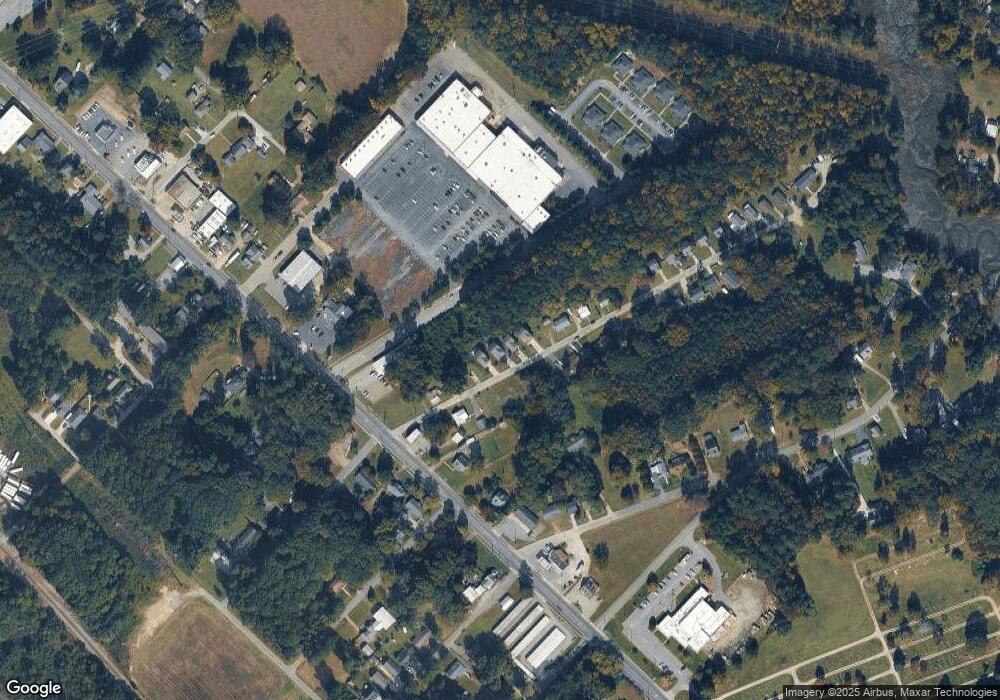 142 Odgen St, West Point, VA 23181 - photo 1