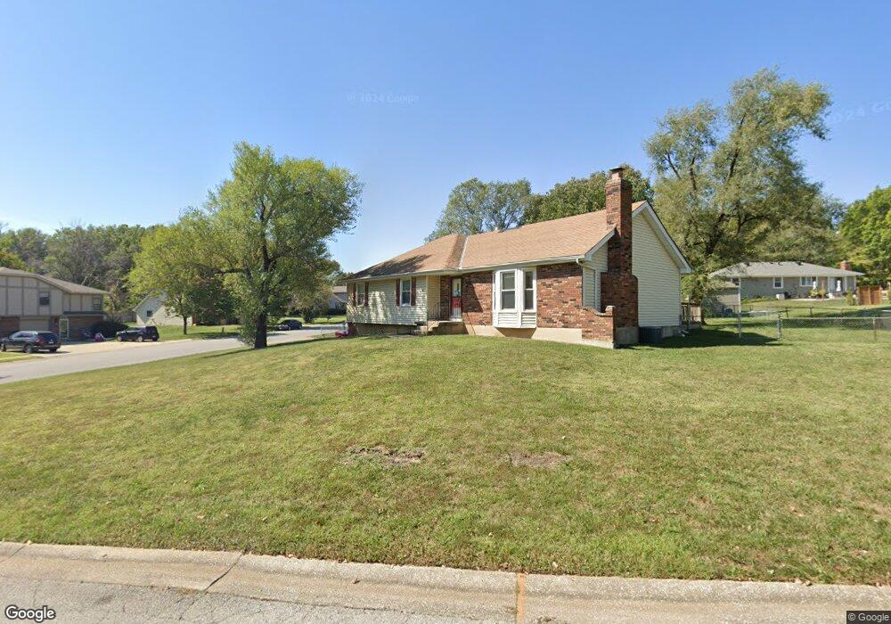 402 N Adams St, Raymore, MO 64083 - photo 1
