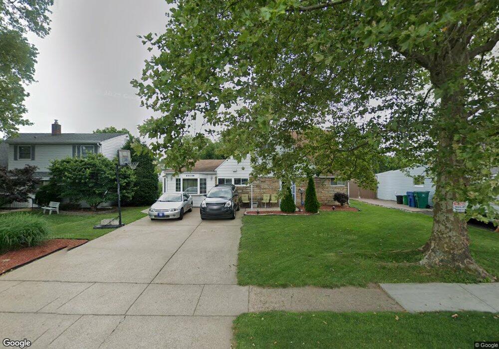 36 Red Maple Ln, Levittown, PA 19055 - photo 1