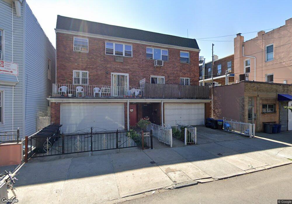 31-81 43rd St unit 3RD FLR, Astoria, NY 11103 - photo 1