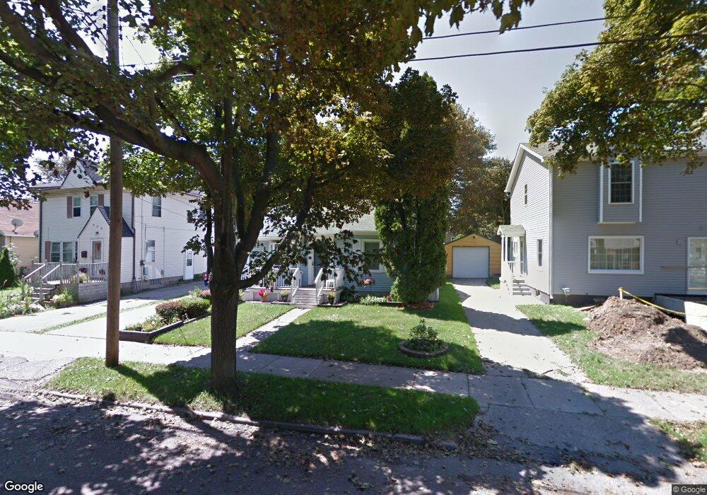 811 Clayton St, Lansing, MI 48915 - photo 1