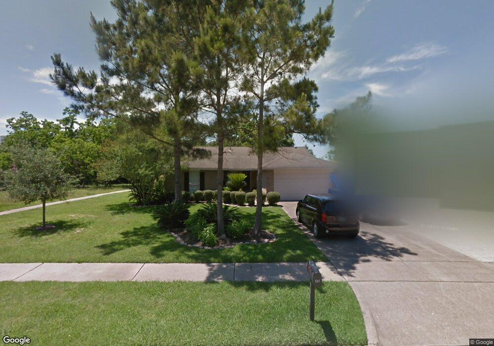 1017 Killarney Ave, Friendswood, TX 77546 - photo 1