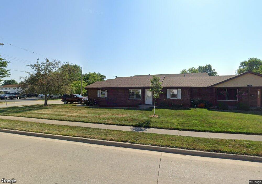 206 N Maple St, Effingham, IL 62401 - photo 1