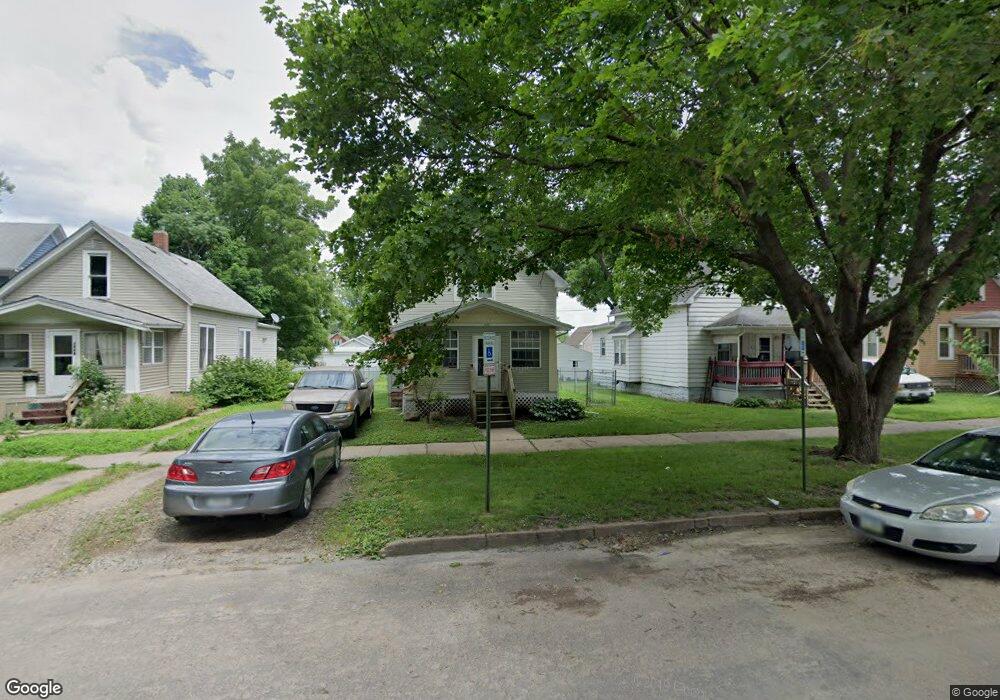 1023 10th St SW, Cedar Rapids, IA 52404 - photo 1