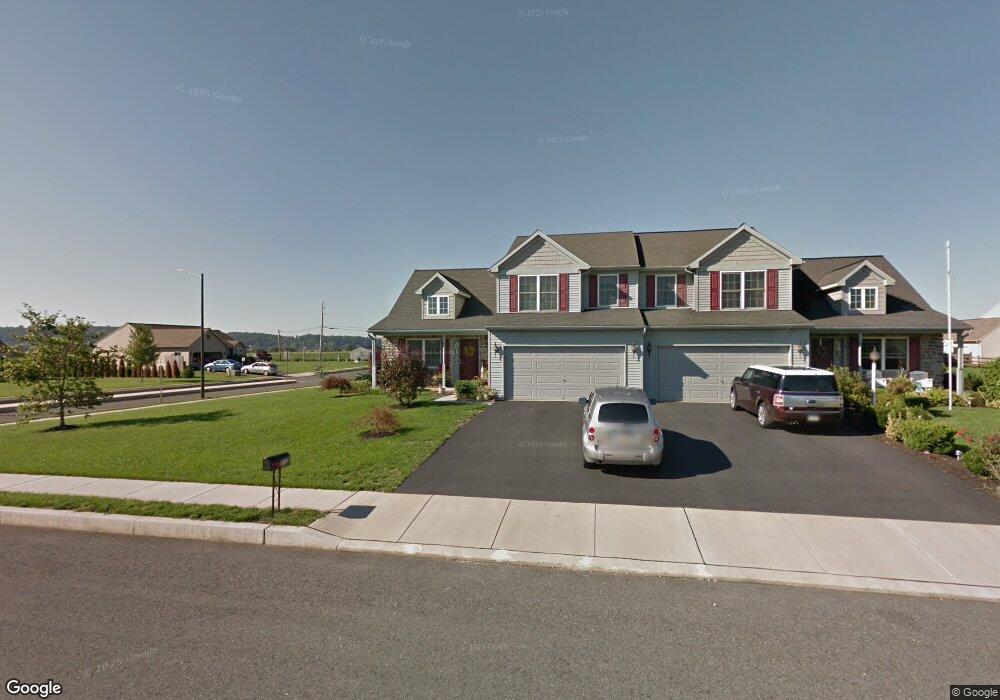 461 Daisy Dr, New Holland, PA 17557 - photo 1