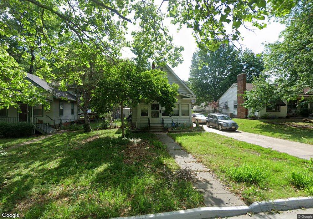 1612 SW Randolph Ave, Topeka, KS 66604 - photo 1