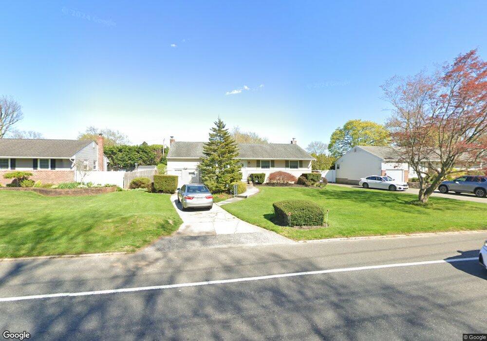 360 Townline Rd, ComMacK, NY 11725 - photo 1