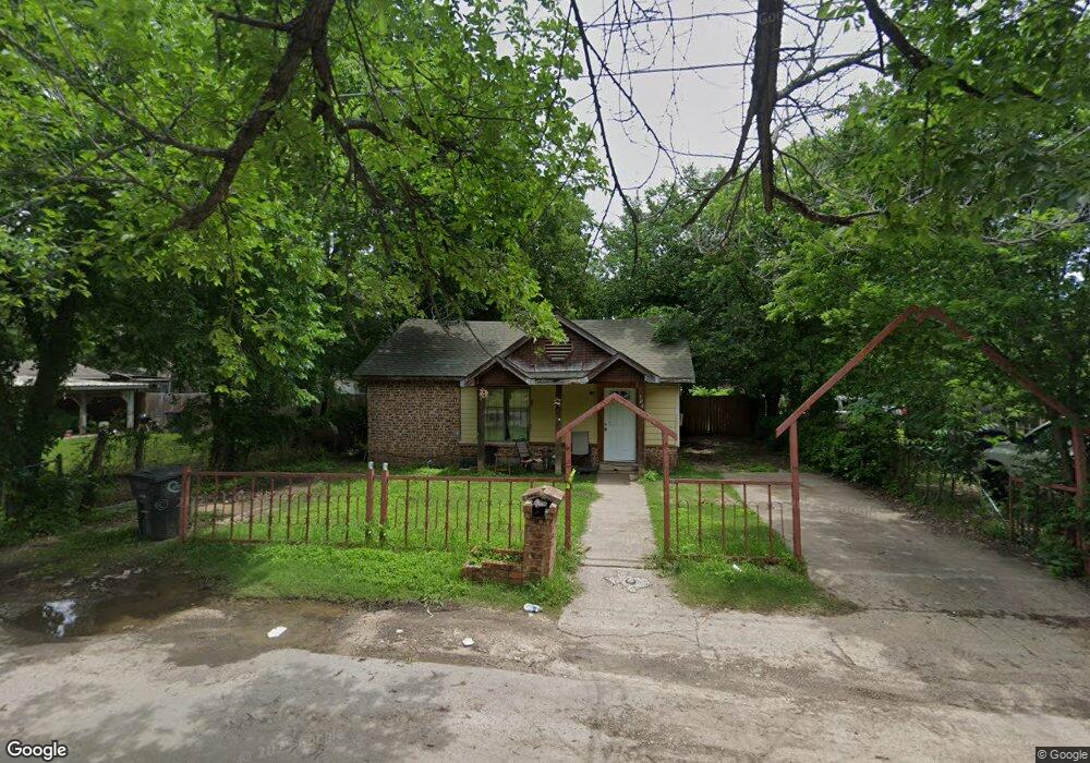 504 Sabine Ave, Cleburne, TX 76031 - photo 1