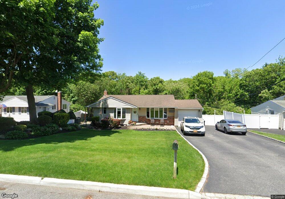 19 Robin Dr, Hauppauge, NY 11788 - photo 1