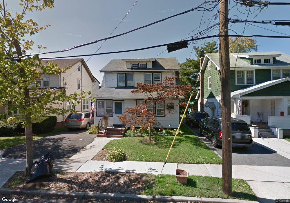 14 Daley Place unit 2, Lynbrook, NY 11563 - photo 1