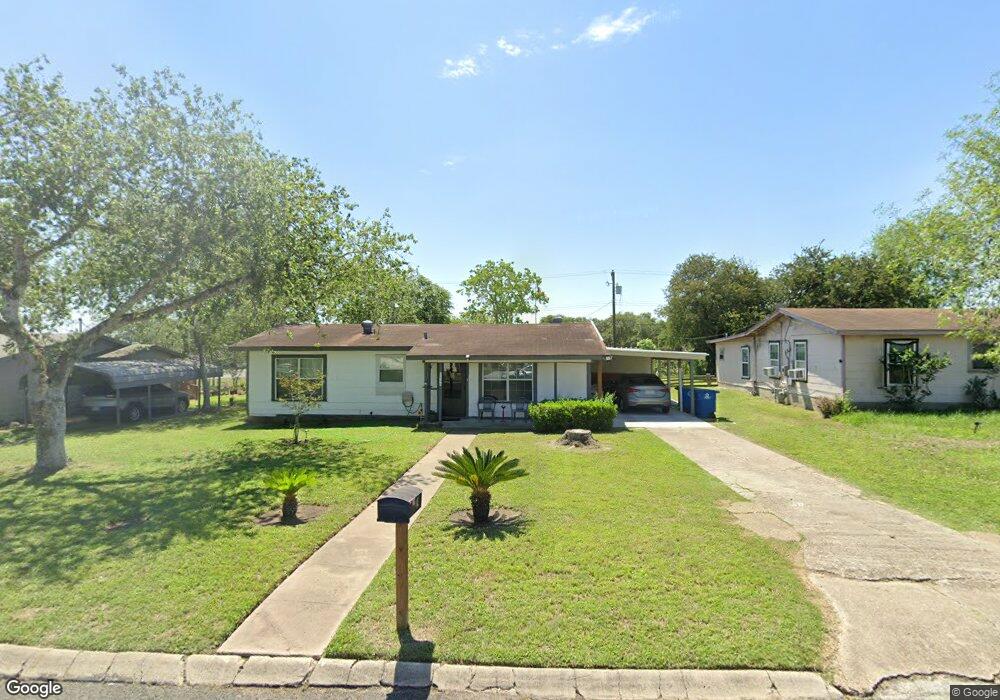 1406 E Corpus Christi St, Beeville, TX 78102 - photo 1
