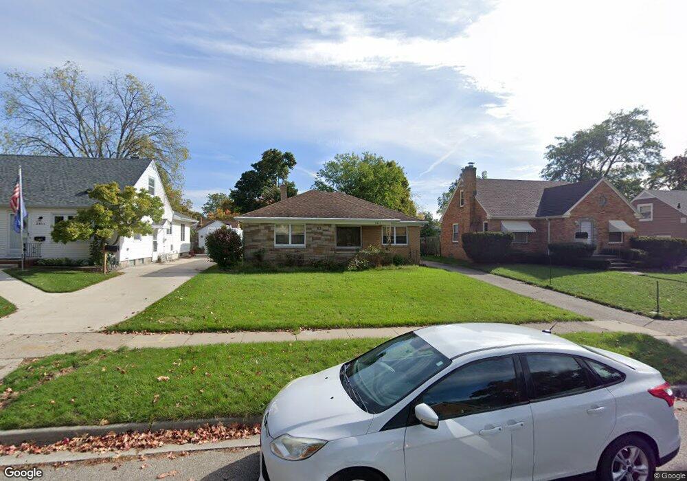 2415 Wellington Rd, Lansing, MI 48910 - photo 1