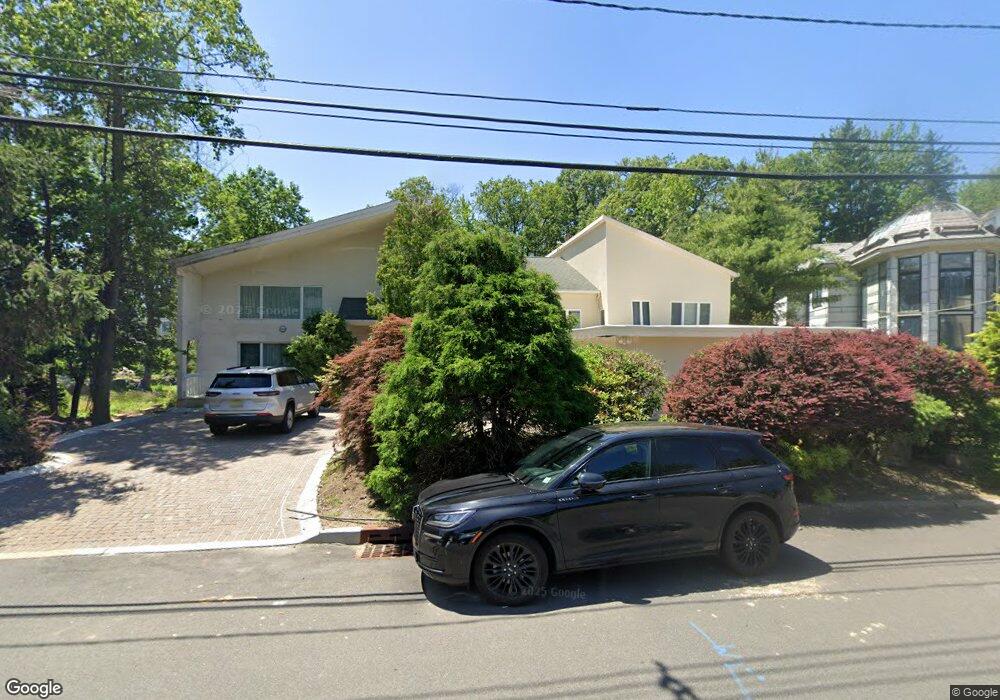 10 Roberts Rd, Englewood Cliffs, NJ 07632 - photo 1