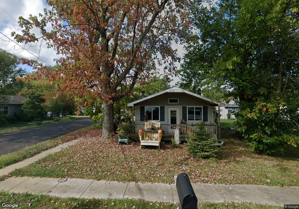 588 Kenilworth Ave, Sheffield Lake, OH 44054 - photo 1