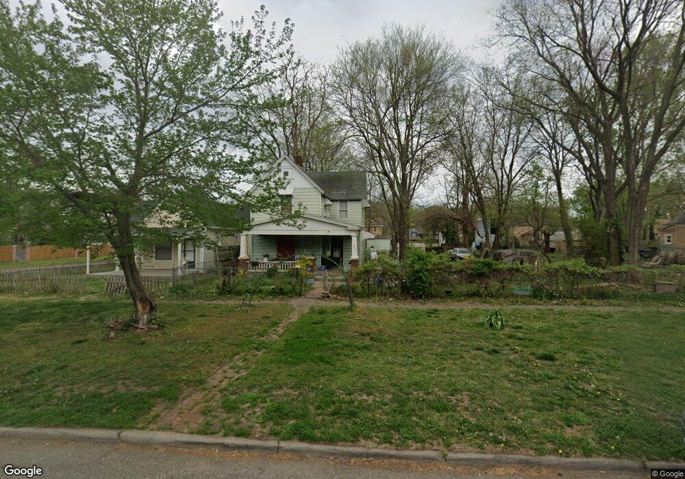 304 SW Taylor St, Topeka, KS 66603 - photo 1