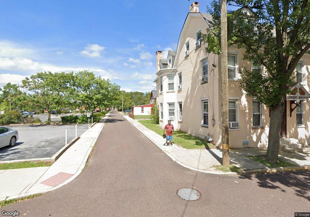 112 N Penn St unit 2, Pottstown, PA 19464 - photo 1