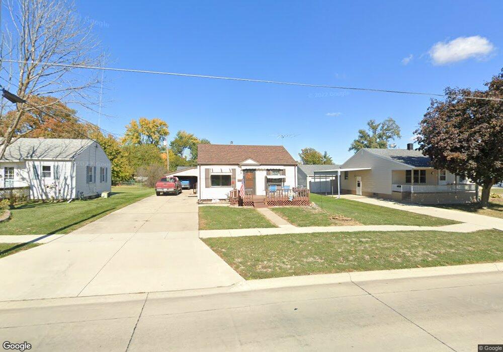 1402 N 4th Ave W, Newton, IA 50208 - photo 1