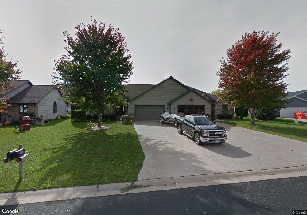 1711 W Greenlawn Ln, Appleton, WI 54914 - photo 1