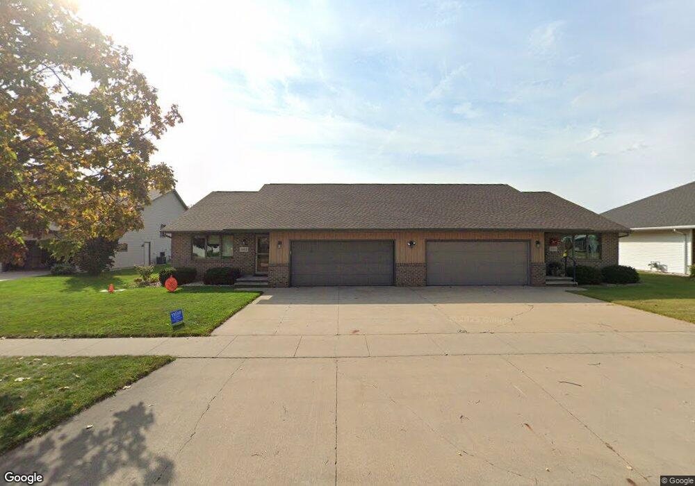 1803 W Roselawn Dr, Appleton, WI 54914 - photo 1