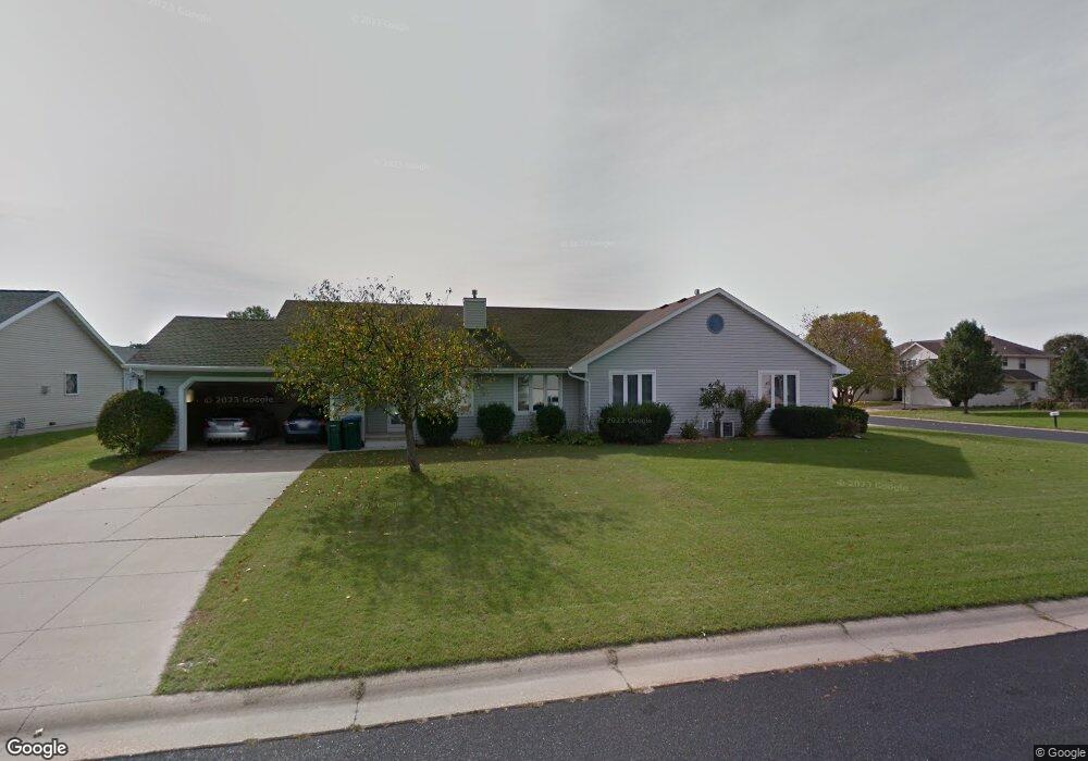 1633 W Roselawn Dr, Appleton, WI 54914 - photo 1