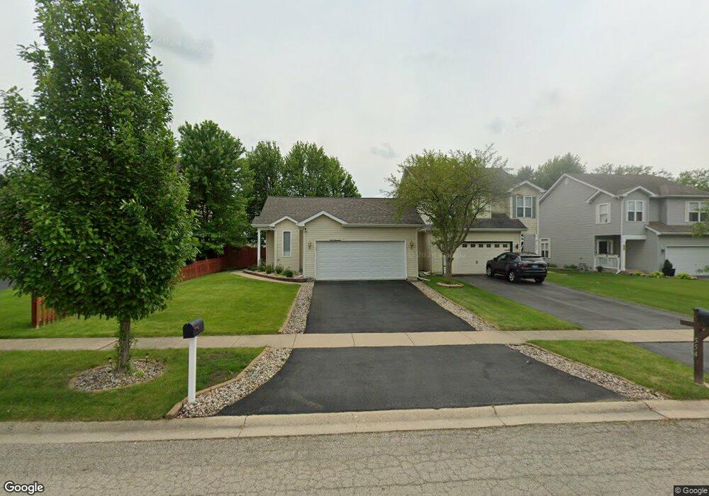 552 Chestnut Dr, Oswego, IL 60543 - photo 1