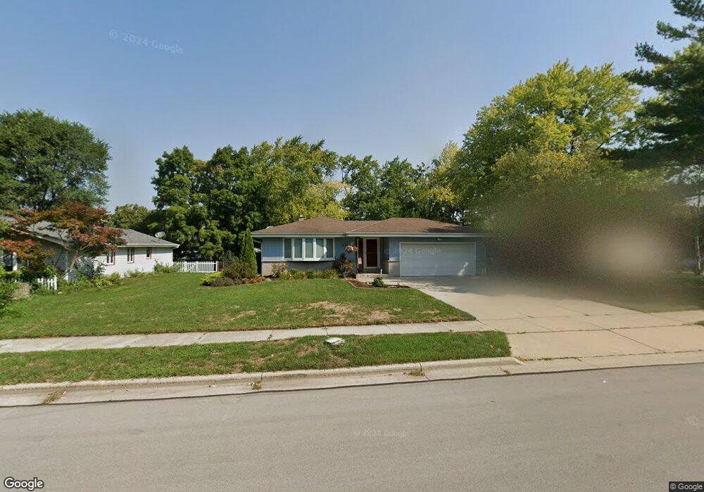 2128 Sunnyside Dr, Waukesha, WI 53186 - photo 1