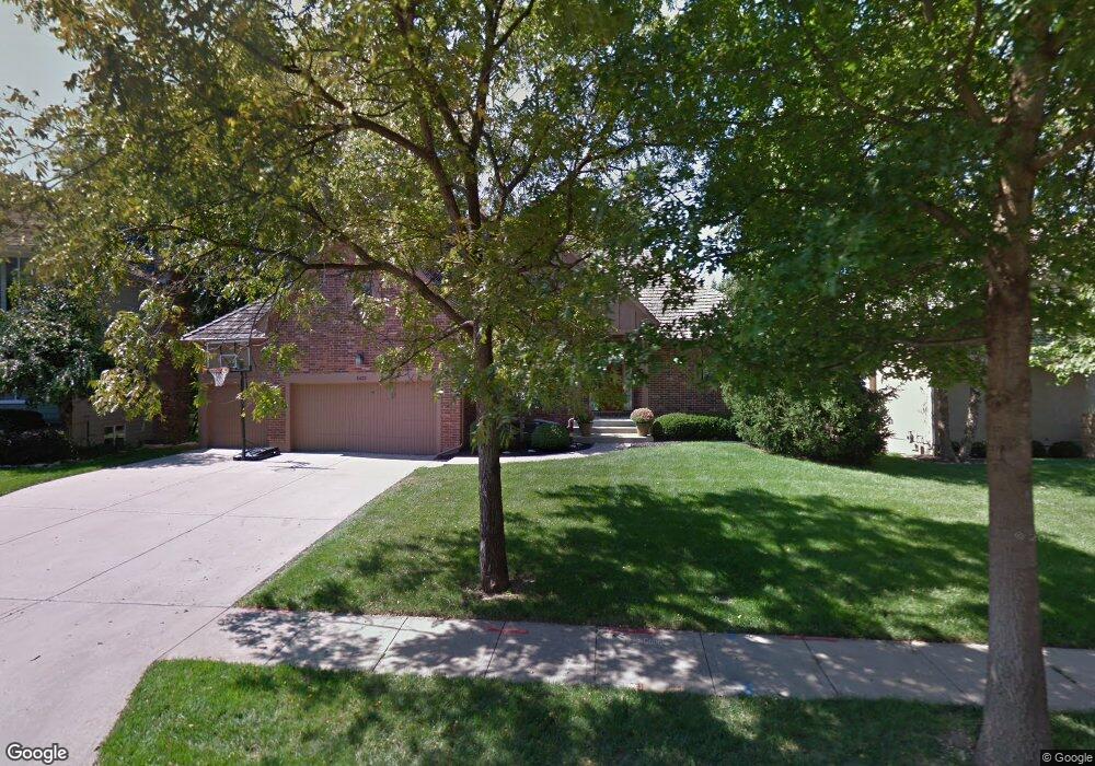 8428 Pflumm Cir, Lenexa, KS 66215 - photo 1