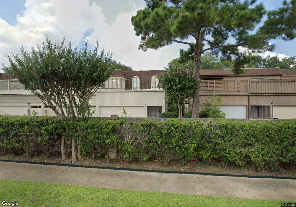 10 Bayou Pointe Dr, Houston, TX 77063 - photo 1