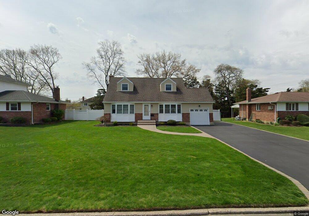 22 Gehrig St, ComMacK, NY 11725 - photo 1
