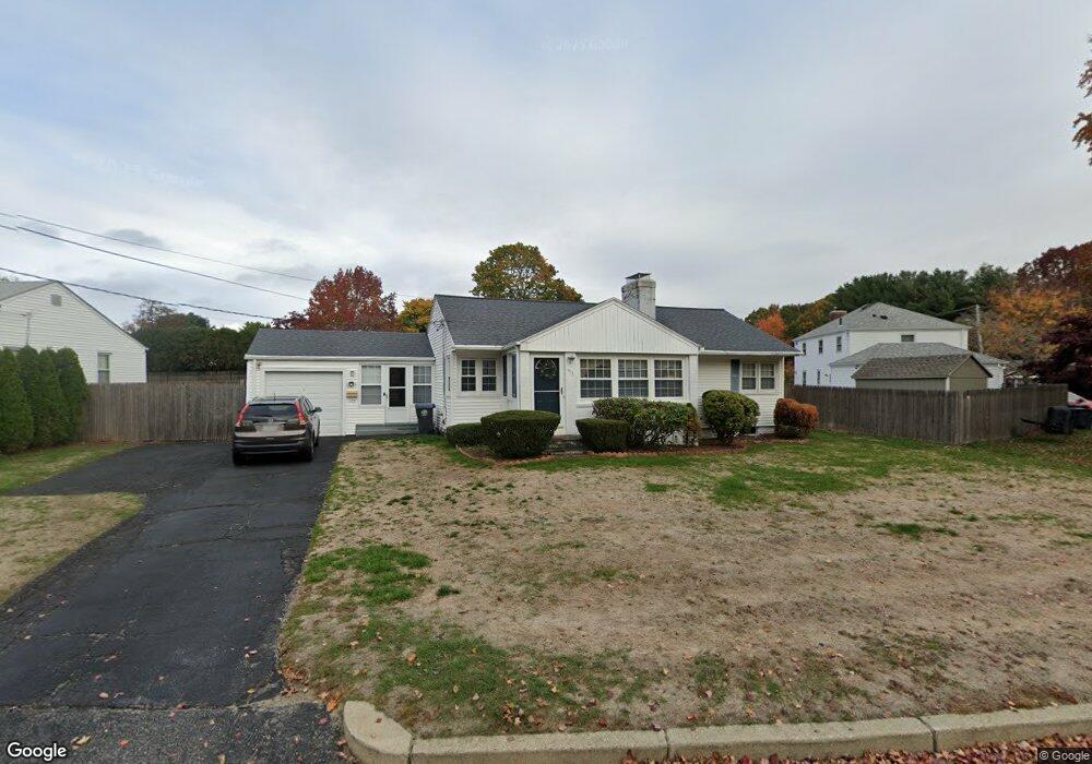 378 Garden City Dr, Cranston, RI 02920 - photo 1