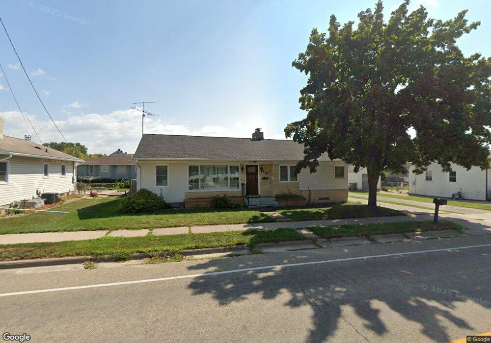 110 N Elm St, La Crescent, MN 55947 - photo 1