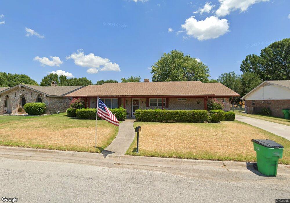 404 Willow Way, Gainesville, TX 76240 - photo 1