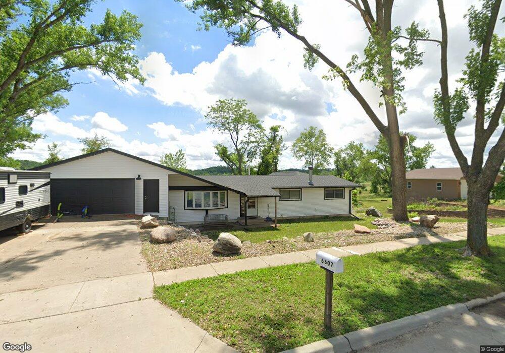 6607 Kiowa Trace NE, Cedar Rapids, IA 52411 - photo 1