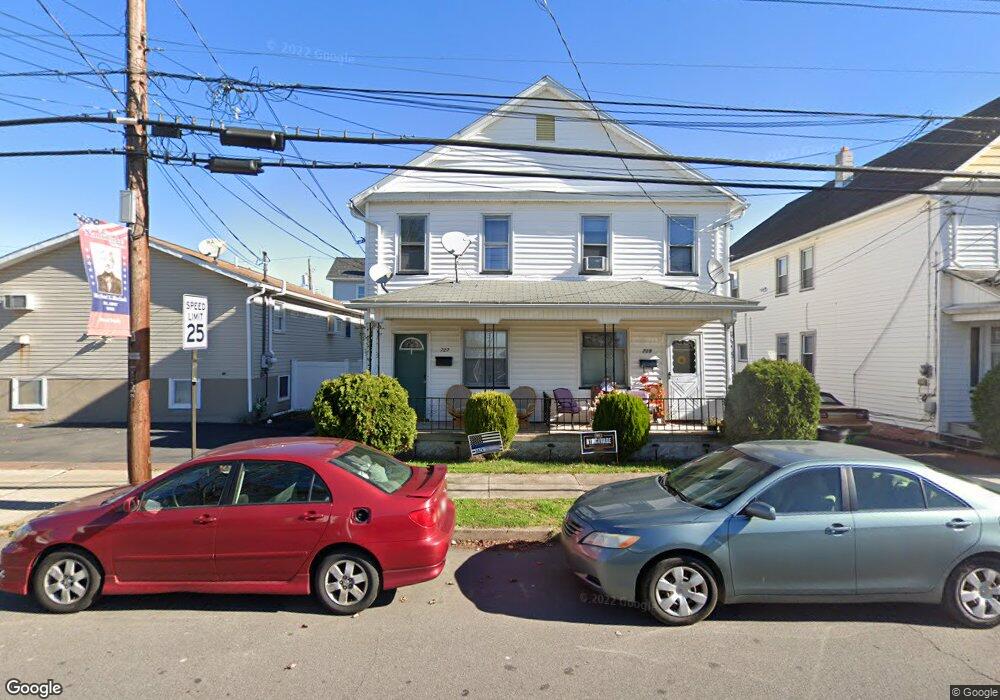 727 S Hanover St, Nanticoke, PA 18634 - photo 1