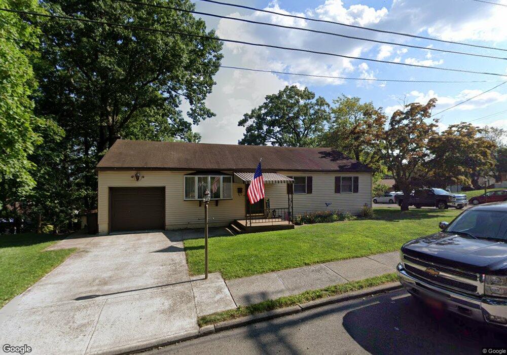 200 E Laurel Ave, Pen Argyl, PA 18072 - photo 1