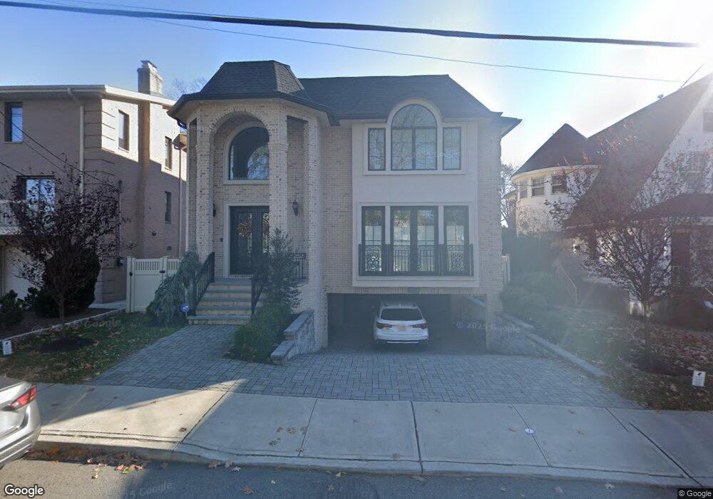 1032 Abbott Blvd, Fort Lee, NJ 07024 - photo 1