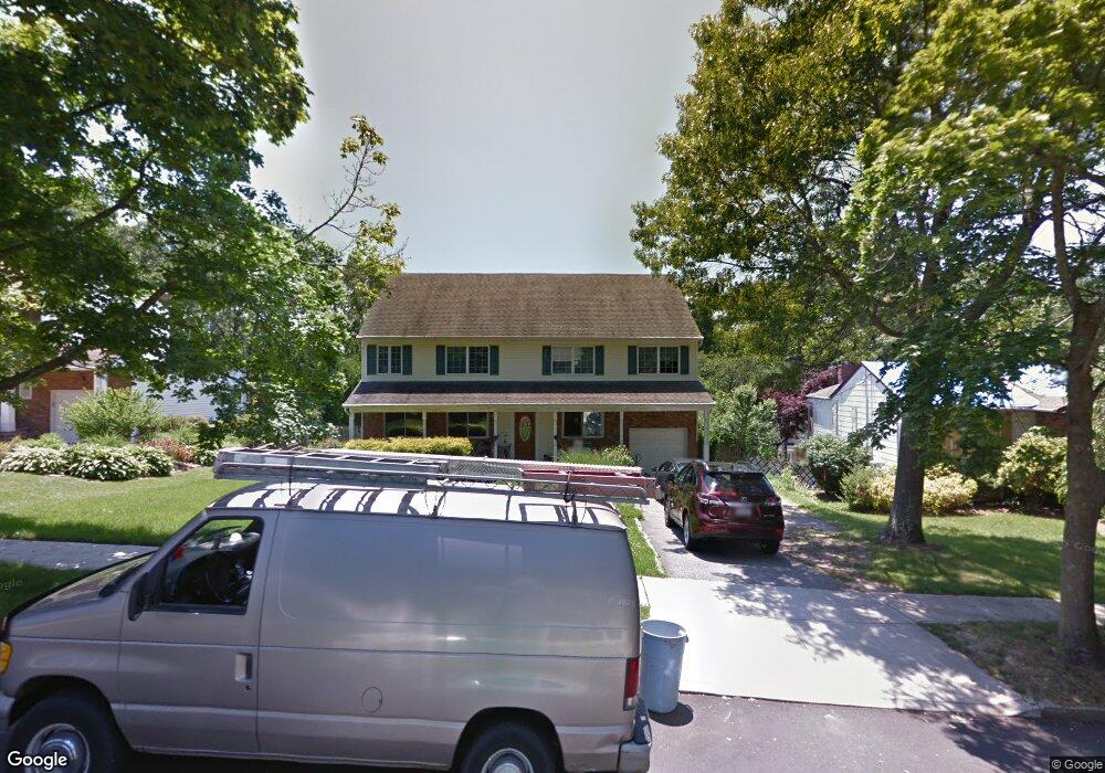 8 Chatham Rd, ComMacK, NY 11725 - photo 1