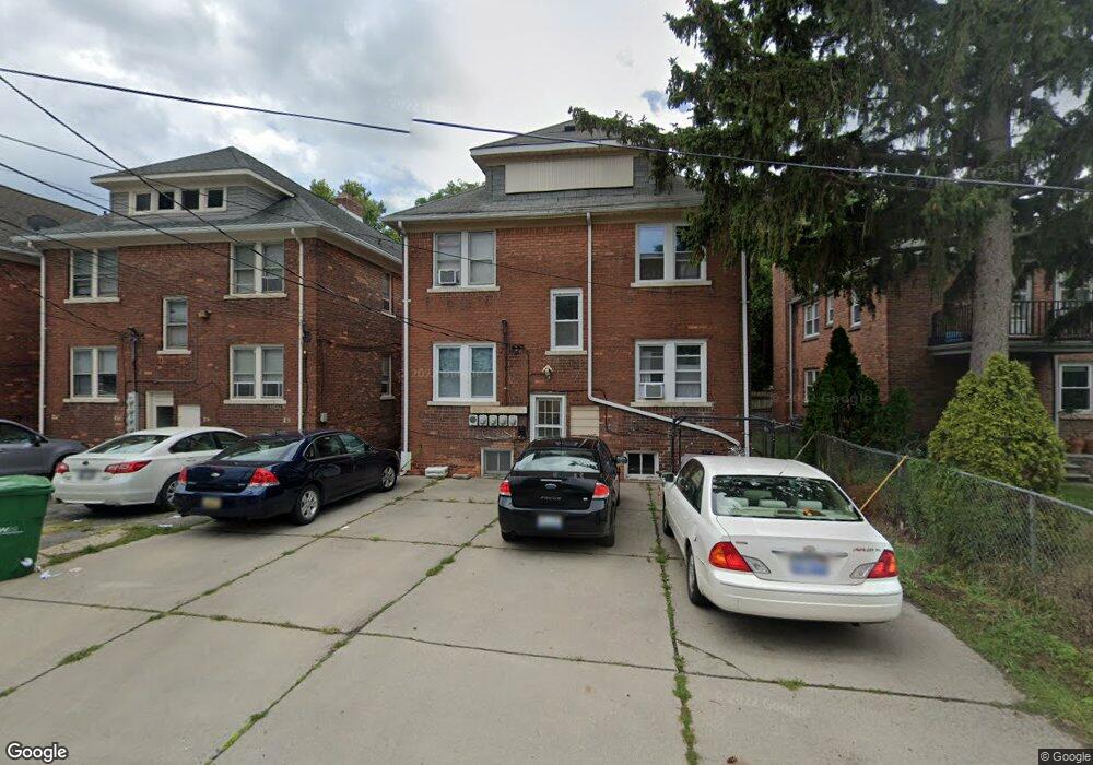 872 Beaconsfield Ave, Grosse Pointe Park, MI 48230 - photo 1