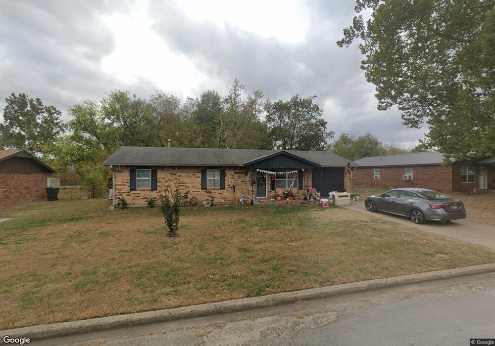 402 Yuchi Dr, Okmulgee, OK 74447 - photo 1